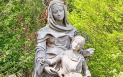 Statue monumentale de saintes Anne et Marie - Parc du sanctuaire