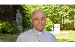 1le-pere-gwenael-maurey-va-vivre-son-premier-pardon-en-tant_4712417_676x338p.jpg